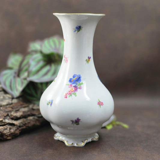 Lindner Porzellanvase mit Streublümchen aus W. Germany (ca. 1965–1975). Handarbeit, Vintagezustand – ideal für deine Blumen oder als Sammlerstück.