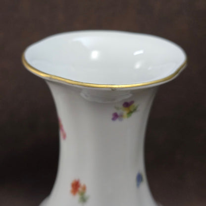 Lindner Porzellanvase mit Streublümchen aus W. Germany (ca. 1965–1975). Handarbeit, Vintagezustand – ideal für deine Blumen oder als Sammlerstück.
