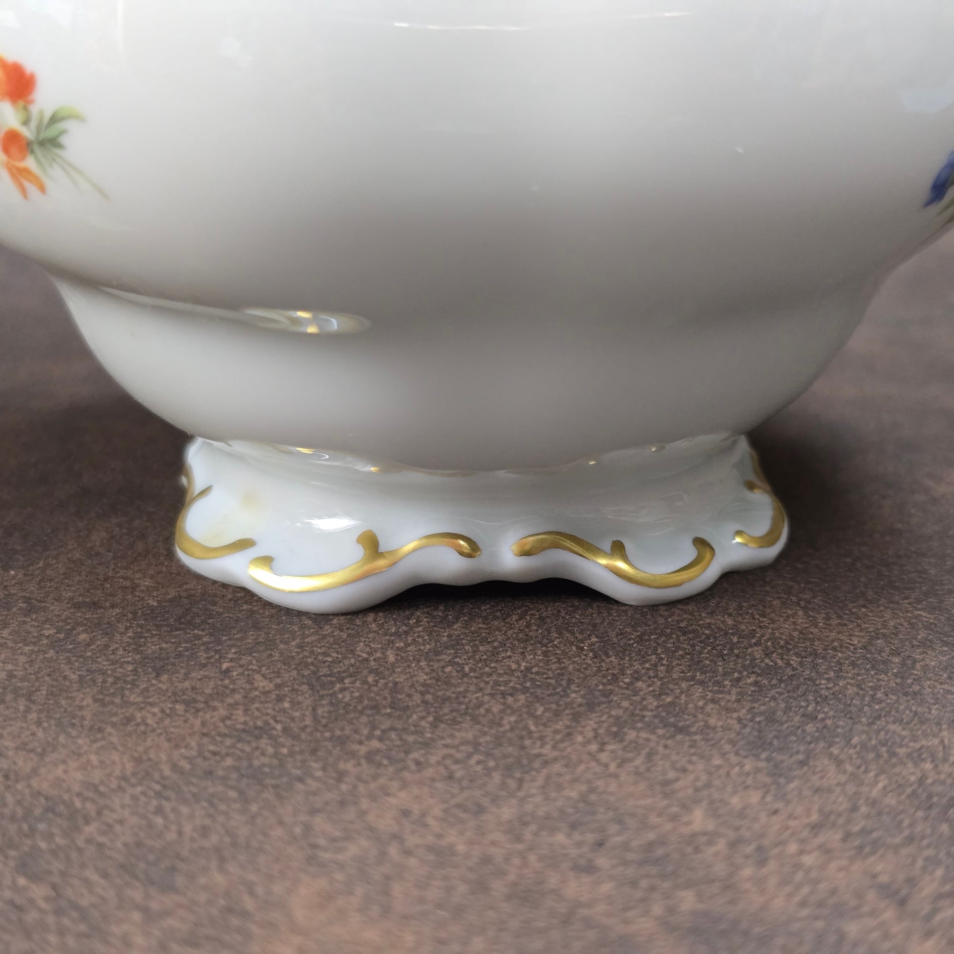 Lindner Porzellanvase mit Streublümchen aus W. Germany (ca. 1965–1975). Handarbeit, Vintagezustand – ideal für deine Blumen oder als Sammlerstück.