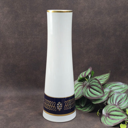 Vintage Porzellanvase von Volkstedt aus den 60ern. Kobaltblau auf Weiß mit Goldrand. 27 cm hoch, DDR-Manufakturkunst in bester Erhaltung!