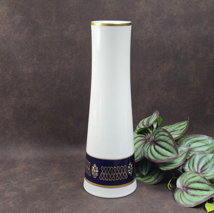 Vintage Porzellanvase von Volkstedt aus den 60ern. Kobaltblau auf Weiß mit Goldrand. 27 cm hoch, DDR-Manufakturkunst in bester Erhaltung!