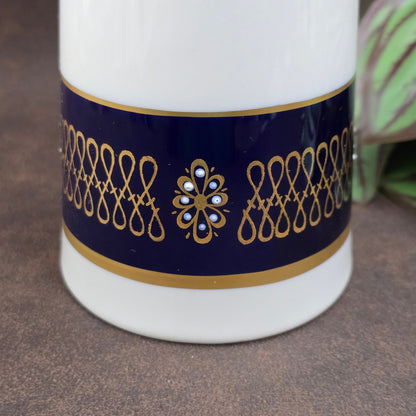 Vintage Porzellanvase von Volkstedt aus den 60ern. Kobaltblau auf Weiß mit Goldrand. 27 cm hoch, DDR-Manufakturkunst in bester Erhaltung!