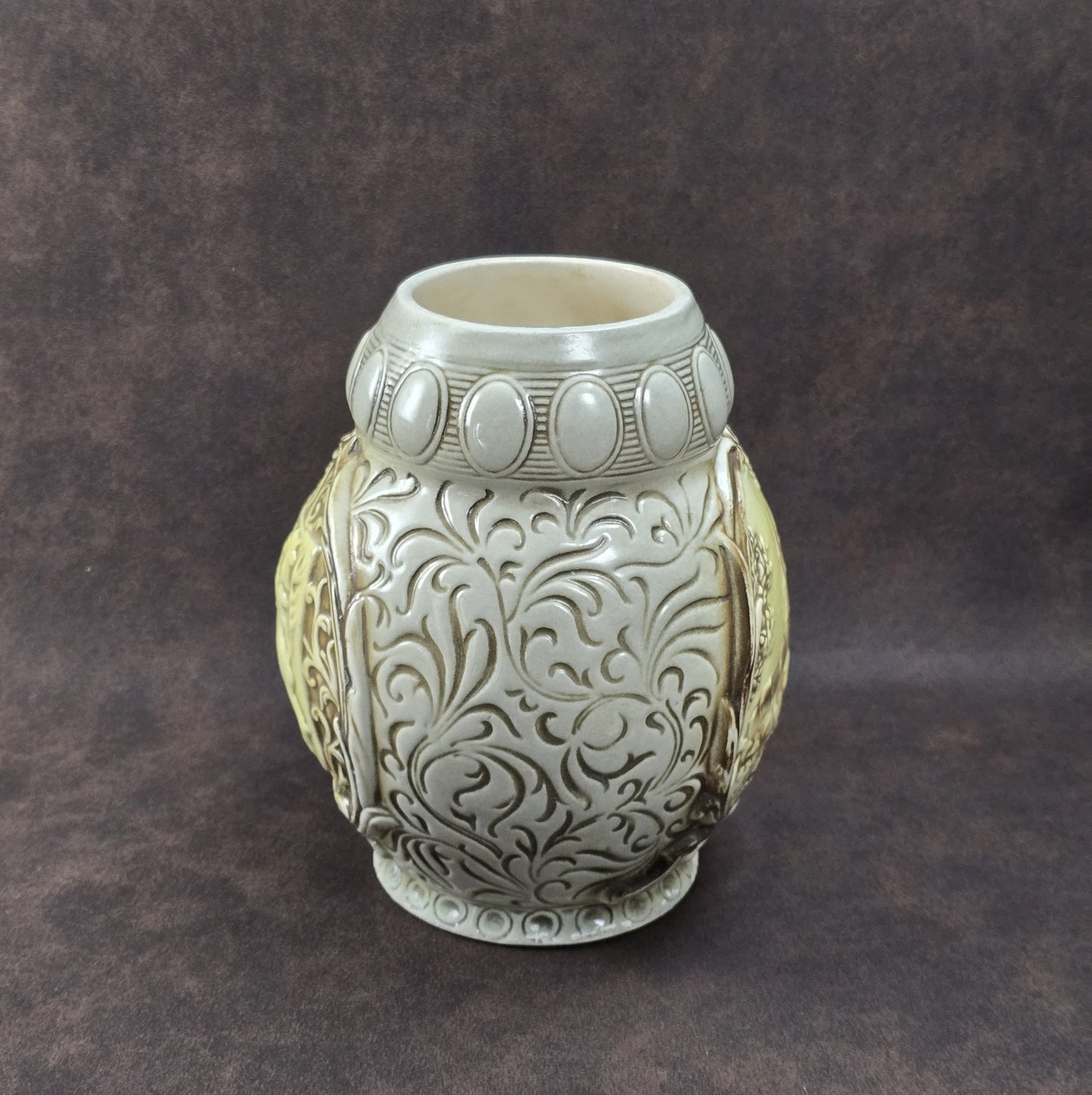 Porzellankrug mit Albrechtsburg-Relief von der Sitzendorfer Porzellanmanufaktur, detailverliebt gestaltet, Vintage, 1950er–1970er Jahre.