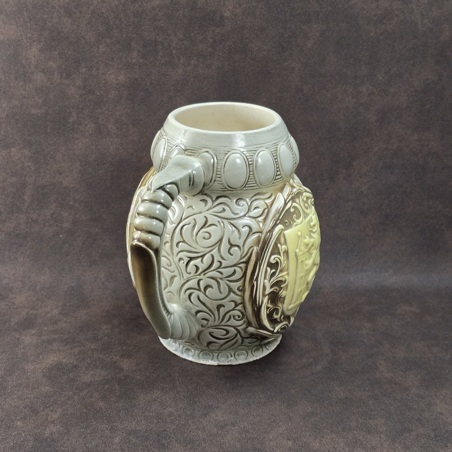 Porzellankrug mit Albrechtsburg-Relief von der Sitzendorfer Porzellanmanufaktur, detailverliebt gestaltet, Vintage, 1950er–1970er Jahre.