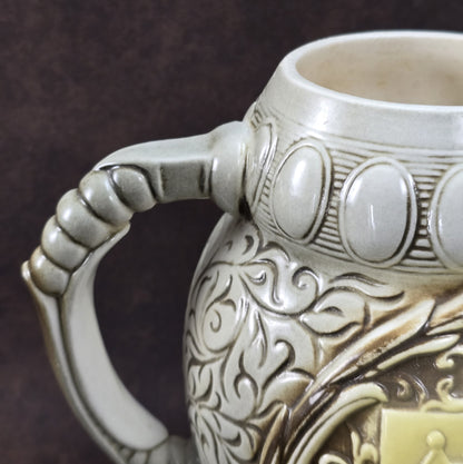 Porzellankrug mit Albrechtsburg-Relief von der Sitzendorfer Porzellanmanufaktur, detailverliebt gestaltet, Vintage, 1950er–1970er Jahre.