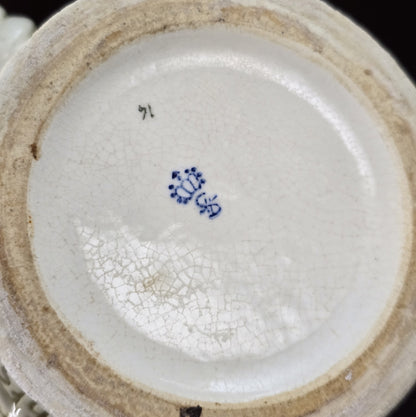 Porzellankrug mit Albrechtsburg-Relief von der Sitzendorfer Porzellanmanufaktur, detailverliebt gestaltet, Vintage, 1950er–1970er Jahre.