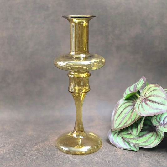 Honiggelbe Glasvase im 70er-Jahre-Stil – filigranes Sammlerstück aus Lauscha für Vintage-Liebhaber und stilvolle Wohnräume.