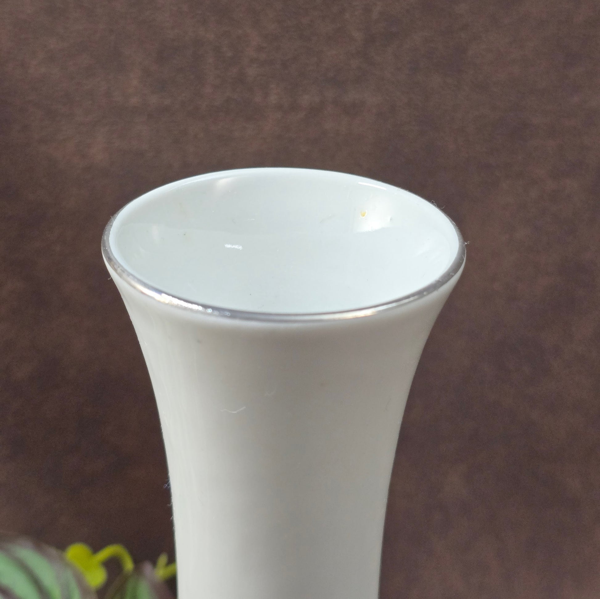 Original DDR-Vase von Wagner & Apel, Thüringen. 1970er-Design mit geometrischen Blumen in Weinrot – stilvoller Vintage-Akzent für Ihr Zuhause.


