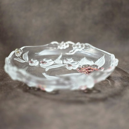 Walther Glas Blossom Time Glasschale, rund, florales Reliefdekor in Rosa und Kristall, Vintage 1970er Jahre, Ø 17 cm.