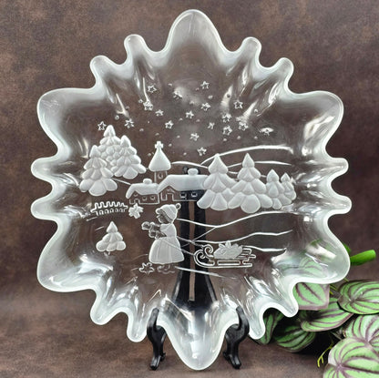 Große Weihnachtsschale von Walther Glas im Winterdorf-Design. Pressglas mit Frostrelief aus den 1990ern. Perfekt für festliche Vintage-Dekoration.