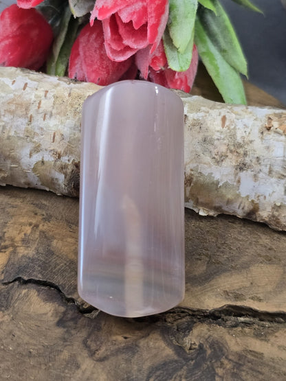 Frontalansicht der 50 mm Achat-Perle in flacher Rechteckform mit sanftem Farbverlauf und polierter Oberfläche.