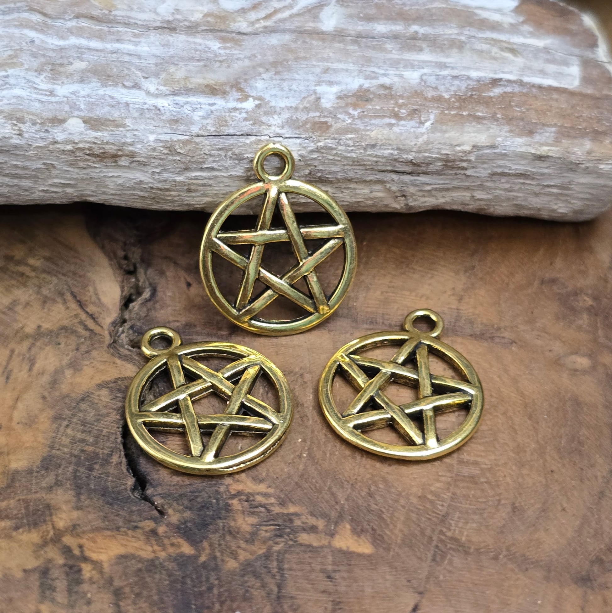 3 Pentagramm-Anhänger (20mm) antik gold für Wicca, Pagan & DIY Schmuck. Spirituelle Bedeutung & Vintage-Optik für deine kreativen Projekte!
