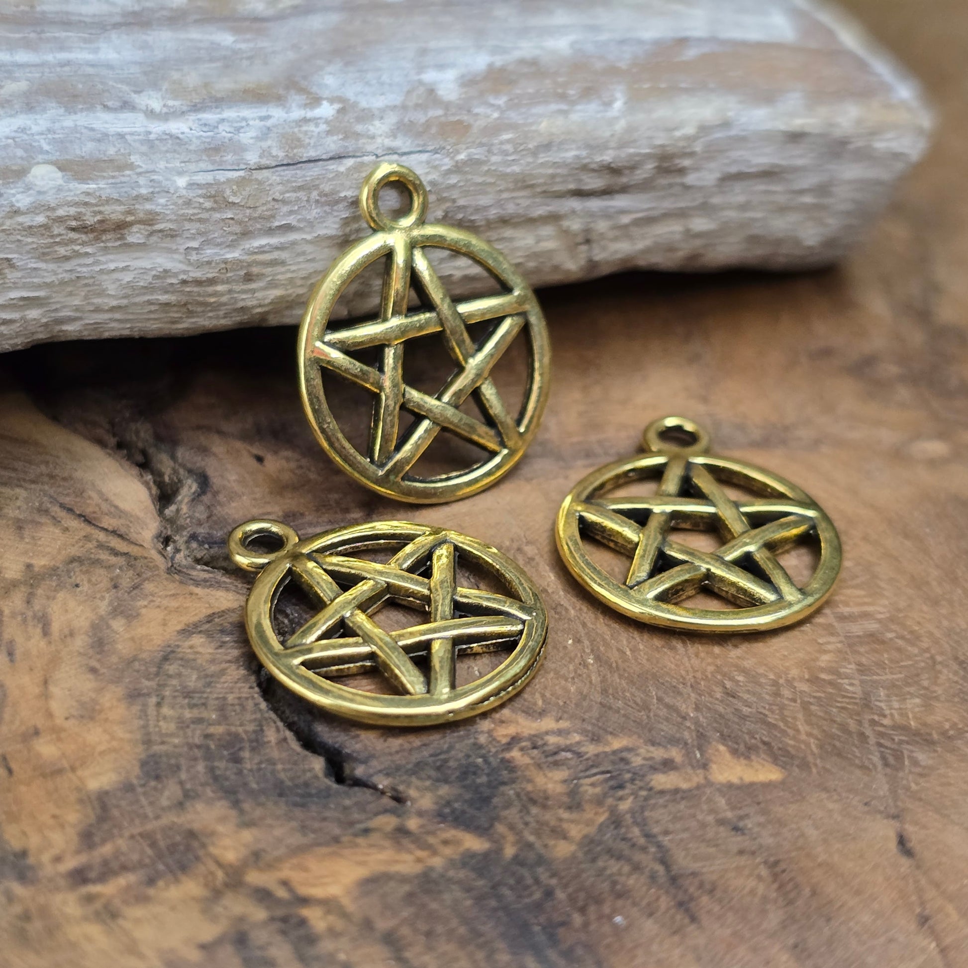 3 Pentagramm-Anhänger (20mm) antik gold für Wicca, Pagan & DIY Schmuck. Spirituelle Bedeutung & Vintage-Optik für deine kreativen Projekte!