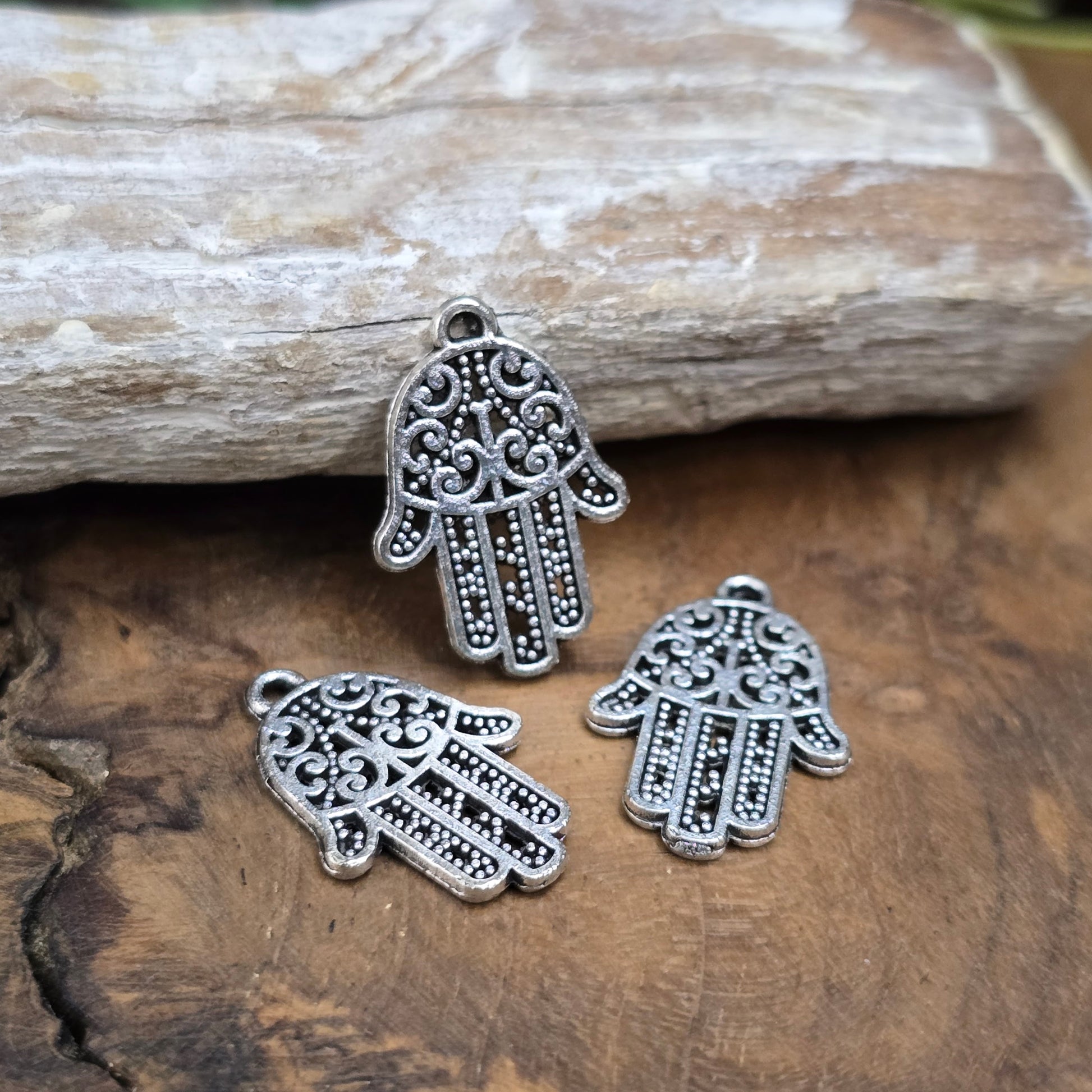 3 Hamsa Hand Anhänger (20mm) antik silber für Schutz, Glück & DIY Schmuck. Perfekt für Ketten, Armbänder, Ohrringe, Talismane und spirituelle Geschenke!
