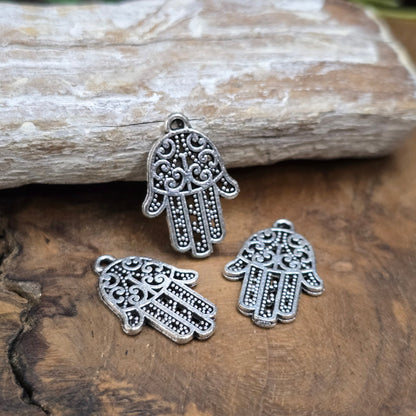 3 Hamsa Hand Anhänger (20mm) antik silber für Schutz, Glück & DIY Schmuck. Perfekt für Ketten, Armbänder, Ohrringe, Talismane und spirituelle Geschenke!