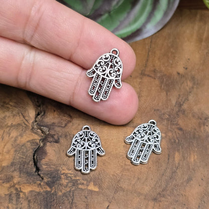 3 Hamsa Hand Anhänger (20mm) antik silber für Schutz, Glück & DIY Schmuck. Perfekt für Ketten, Armbänder, Ohrringe, Talismane und spirituelle Geschenke!