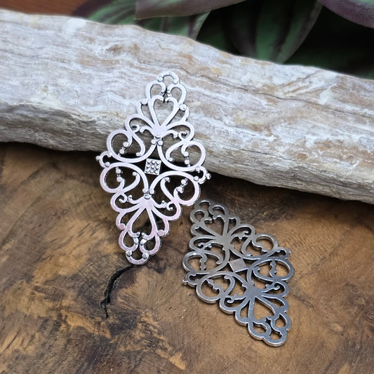 2 antiksilberfarbene Verbinder mit Vintage-Flair – 41 mm, perfekt für Schmuck, Choker, Deko & Accessoires. Mit Ösen, beidseitig verwendbar.