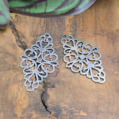 2 antiksilberfarbene Verbinder mit Vintage-Flair – 41 mm, perfekt für Schmuck, Choker, Deko & Accessoires. Mit Ösen, beidseitig verwendbar.