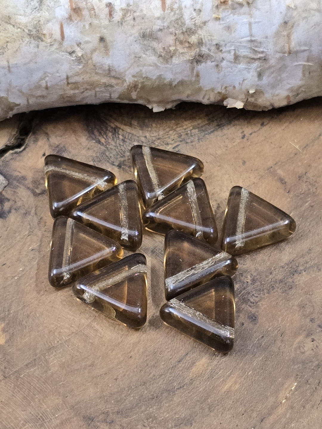 Rauchbraune böhmische Glasperlen in Dreiecksform als 9er Set für DIY Schmuck