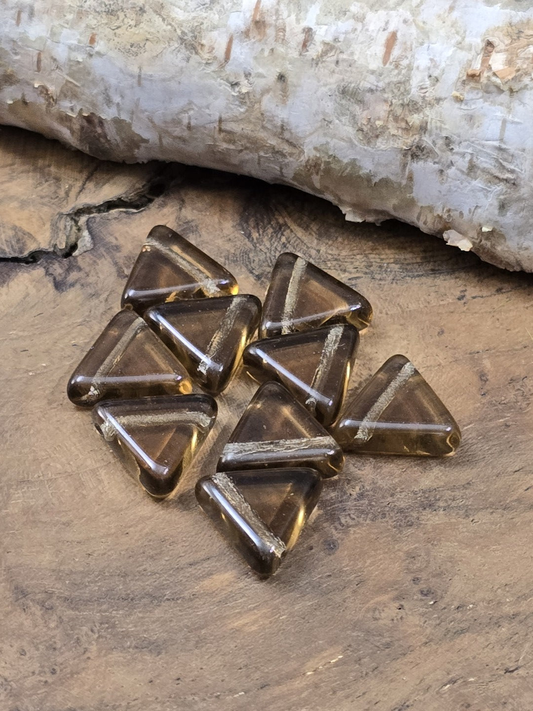 Böhmische Glasperlen rauchbraun in geometrischer Dreiecksform für Schmuckherstellung