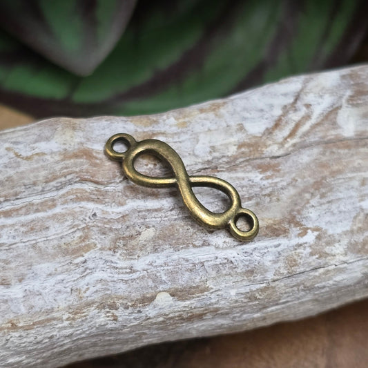 6 bronzefarbene Infinity-Verbinder – Symbol für Liebe & Verbundenheit. Ideal für Makramee-Armbänder oder DIY-Geschenke mit Bedeutung.