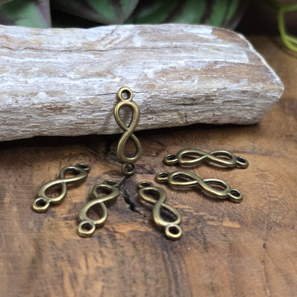 6 bronzefarbene Infinity-Verbinder – Symbol für Liebe & Verbundenheit. Ideal für Makramee-Armbänder oder DIY-Geschenke mit Bedeutung.