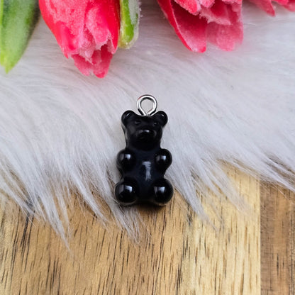 2 schwarze Resin-Bärchen mit silberner Öse – 20 mm – ideal für Ketten, Armbänder & Ohrringe. Süße Anhänger für Deine DIY-Schmuckideen.