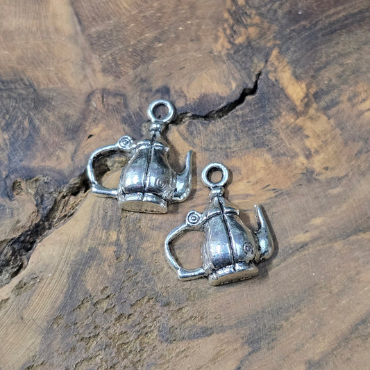 4 orientalische Kaffeekannen-Anhänger in Antik-Silber, ca. 19,3 mm – ideal für Schmuck, Charms, Ketten oder Taschenbaumler.