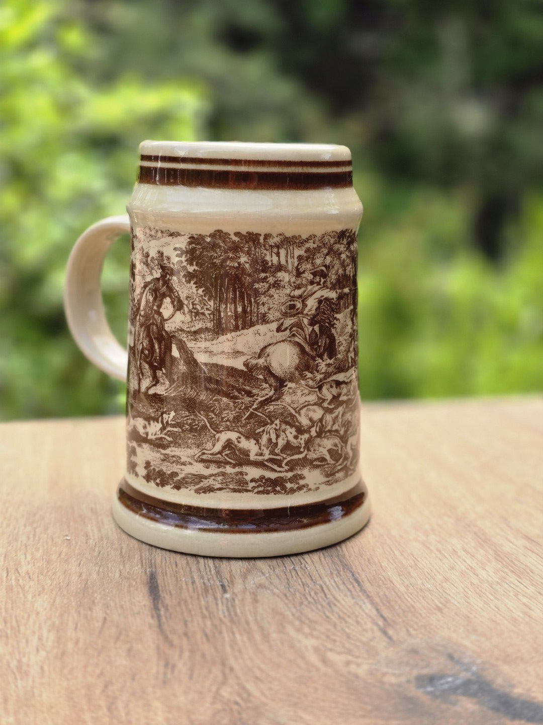 Porzellan Bierseidel mit Ridinger Jagdmotiv in Braun, Waldszene, Jagdhunden und hellem Henkel