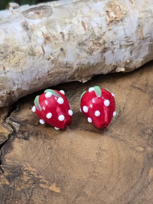 Rote Erdbeer Glasperlen mit weißen Punkten im 2er Set für DIY Schmuck
