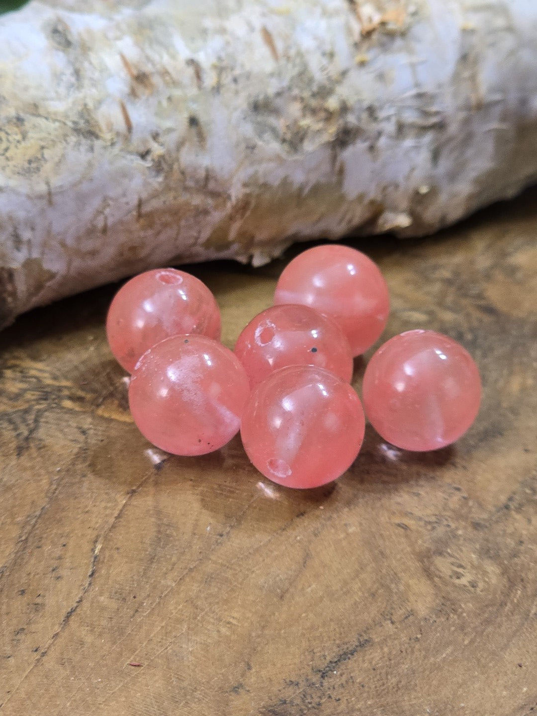 Set aus sechs transparenten Erdbeerquarz-Perlen in Rotrosa für Ketten, Armbänder und Schmuckdesign