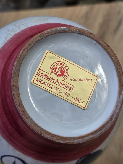 Vintage Krug aus italienischer Keramik von Fratelli Fanciullacci mit roséfarbenem Henkel, weißem Korpus und reparierter Randstelle.