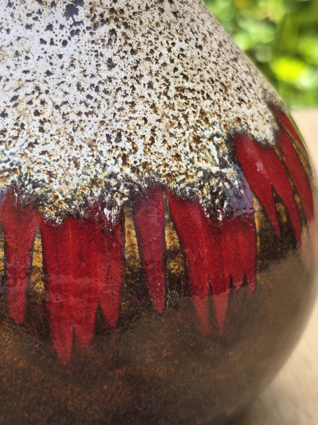 Scheurich Keramikvase 495-16 mit Henkel, roter Laufglasur, braunem Bauch und weiß gesprenkeltem Hals