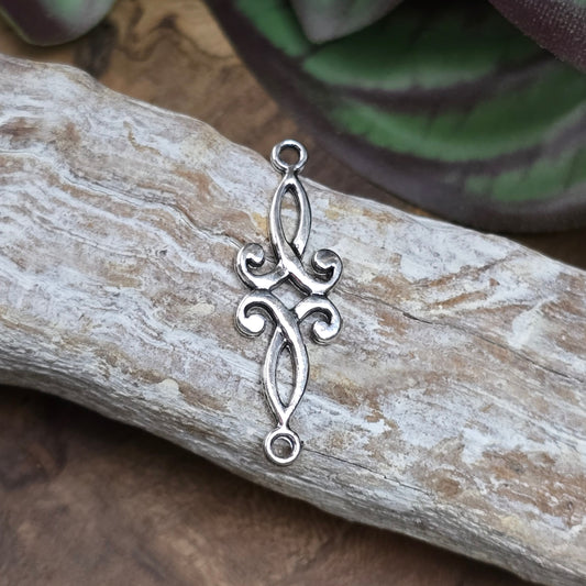 4 filigrane Schmuckverbinder in Antik Silber, 29 mm – ideal für Ketten, Elfen- & LARP-Schmuck. Leicht & stilvoll für kreative DIY-Projekte.