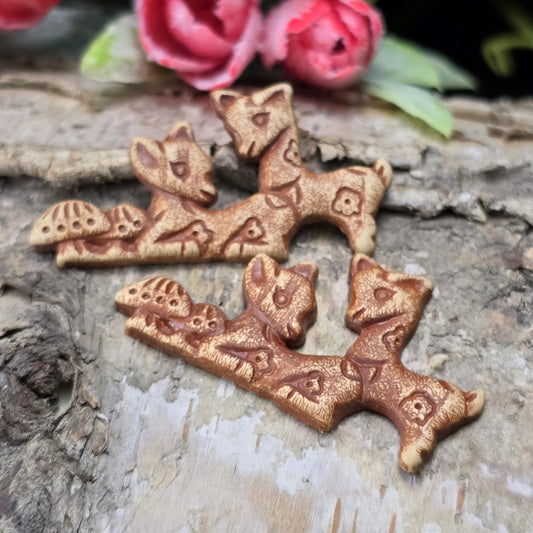Das Bild zeigt Flatbacks Rehe – 42 x 23mm – Antik-Look – Nostalgischer Charme für deine DIY-Projekte