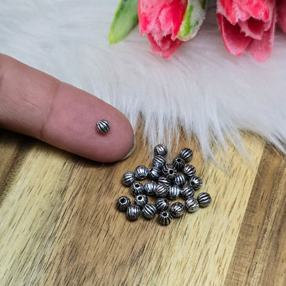 25 gerillte antik silberfarbene Spacer-Perlen – 3,5 mm – ideal für Ketten, Armbänder, Ohrringe. Perfekt als Abstandshalter oder Akzentperle für DIY-Schmuckprojekte.