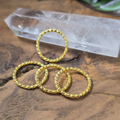 4 goldfarbene, diamantierte Verbindungsringe 20 mm, geschlossen, für Schmuckdesign, Ketten, Ohrringe und kreative Projekte.