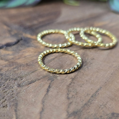 4 goldfarbene, diamantierte Verbindungsringe 20 mm, geschlossen, für Schmuckdesign, Ketten, Ohrringe und kreative Projekte.