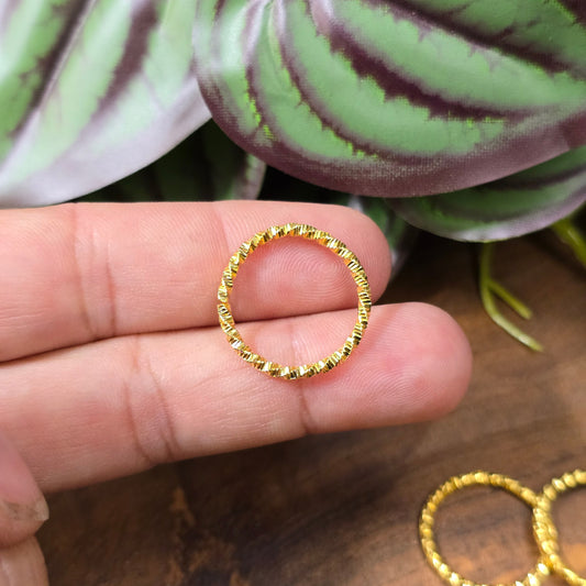 4 goldfarbene, diamantierte Verbindungsringe 20 mm, geschlossen, für Schmuckdesign, Ketten, Ohrringe und kreative Projekte.