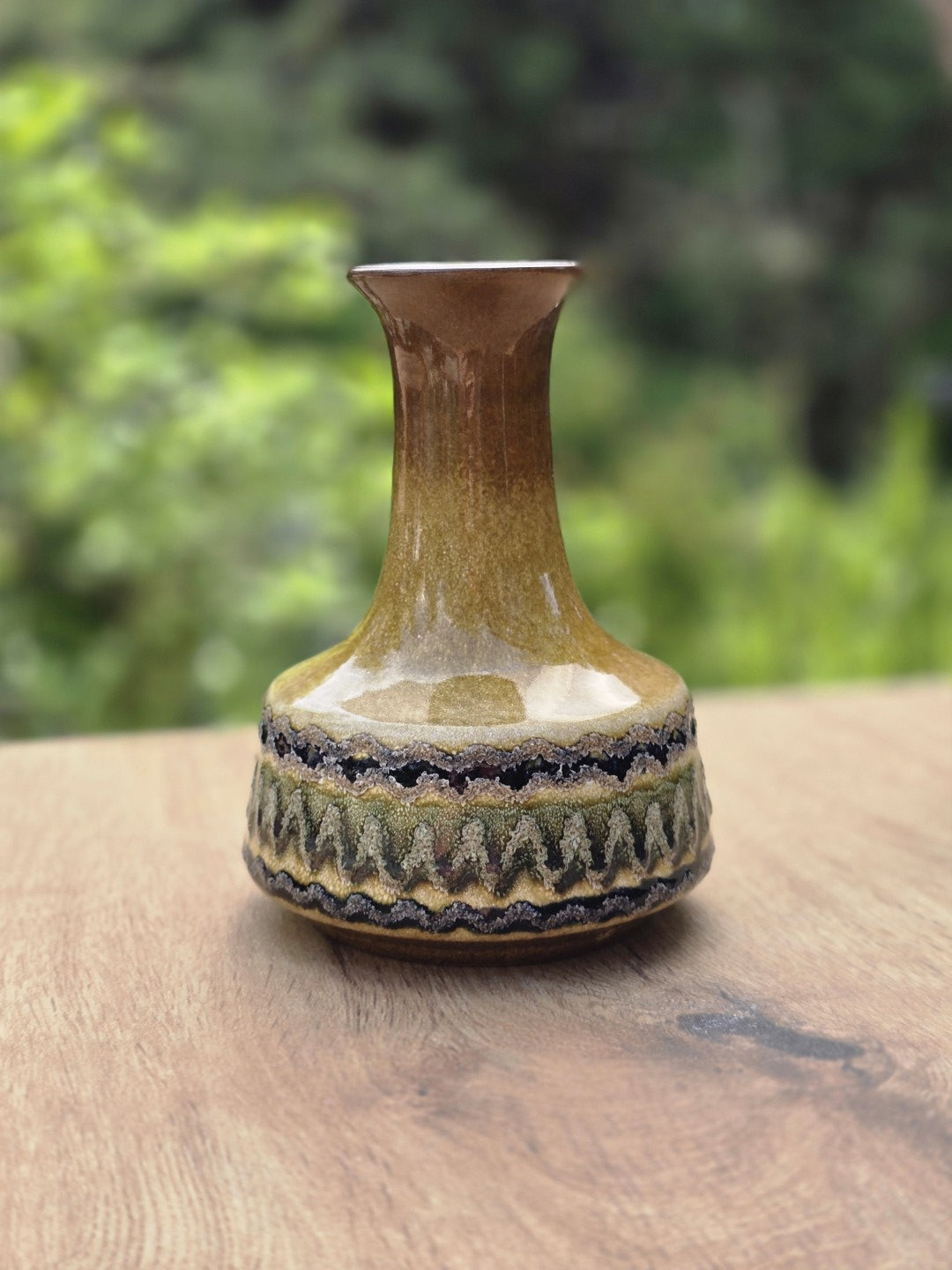 Vintage Haldensleben Keramikvase in Ockerbraun mit langem Hals und dekorativem Strukturband
