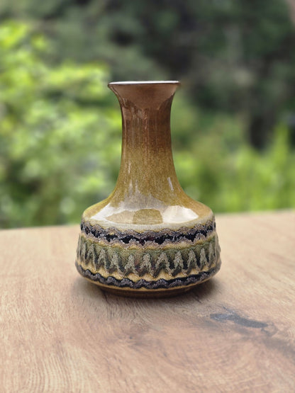 Vintage Haldensleben Keramikvase in Ockerbraun mit langem Hals und dekorativem Strukturband