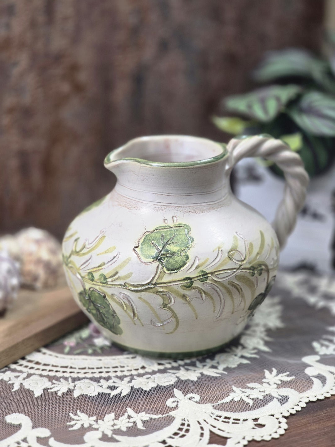 Huneke Exclusive Vintage Keramikkrug mit Efeurelief