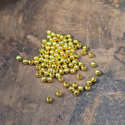 100 kleine vergoldete Metallperlen (2 mm) – ideal als Spacer für Armbänder, Ohrringe und DIY-Schmuck. Vielseitig, glänzend, fein gearbeitet.