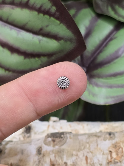Einzelne 5 mm Spacerperle in Antik Silber mit rundem Reliefmuster als Größenansicht