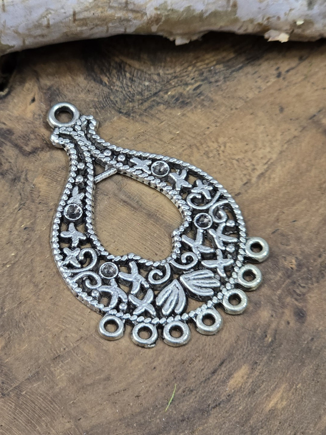 Antiksilberfarbener Ohrhänger-Verbinder mit floralem Ornament für DIY Schmuck