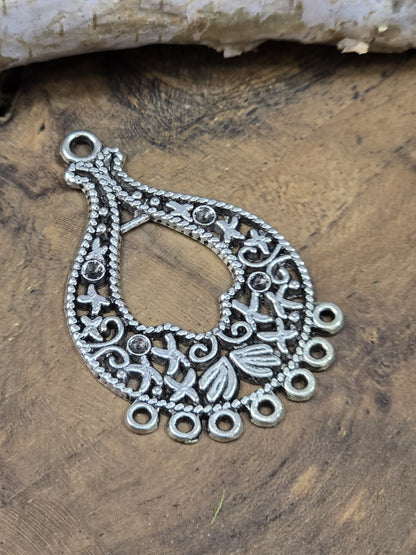 Antiksilberfarbener Ohrhänger-Verbinder mit floralem Ornament für DIY Schmuck