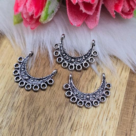 Set mit 6 antik silberfarbenen Schmuckverbindern im Ethno-Stil – Halbkreisform mit 11 Ösen – ideal für DIY-Ketten, Armbänder und Ohrschmuck – robust & dekorativ.