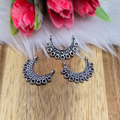 Set mit 6 antik silberfarbenen Schmuckverbindern im Ethno-Stil – Halbkreisform mit 11 Ösen – ideal für DIY-Ketten, Armbänder und Ohrschmuck – robust & dekorativ.