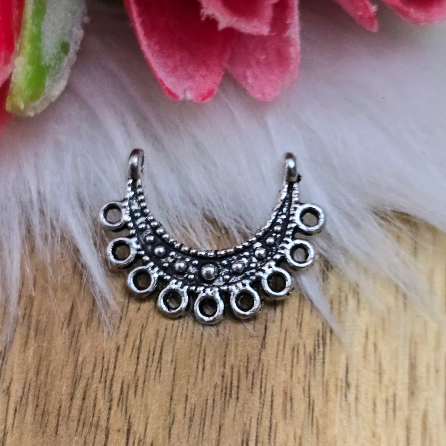 Set mit 6 antik silberfarbenen Schmuckverbindern im Ethno-Stil – Halbkreisform mit 11 Ösen – ideal für DIY-Ketten, Armbänder und Ohrschmuck – robust & dekorativ.