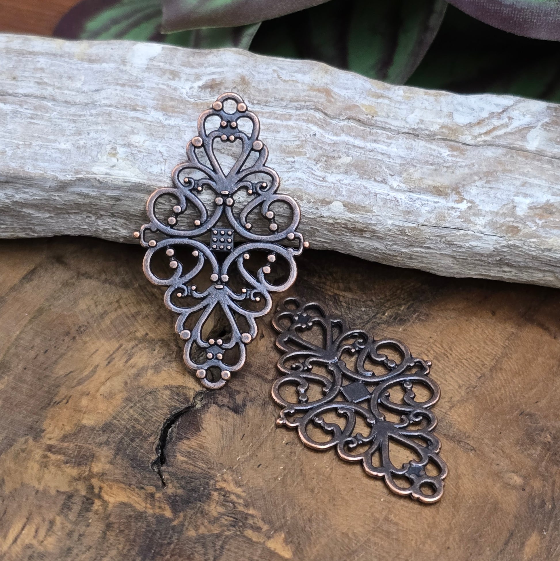 2 nostalgische Verbinder im Vintage-Stil – antik kupferfarben, 41 mm – beidseitig nutzbar, ideal für Schmuck oder Deko.
